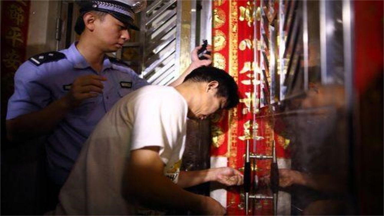 邢台请开锁师傅开了锁后，师傅为什么一般都不进门，就算主人请也不进去？